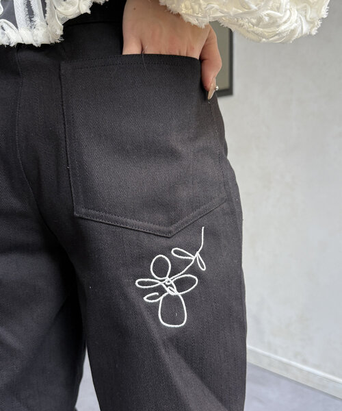 Thevon(ゼボン)の「ペイント刺繍ワイドパンツ(その他パンツ・レディース・アイボリー/ブラック・M/S)」の4枚目の写真