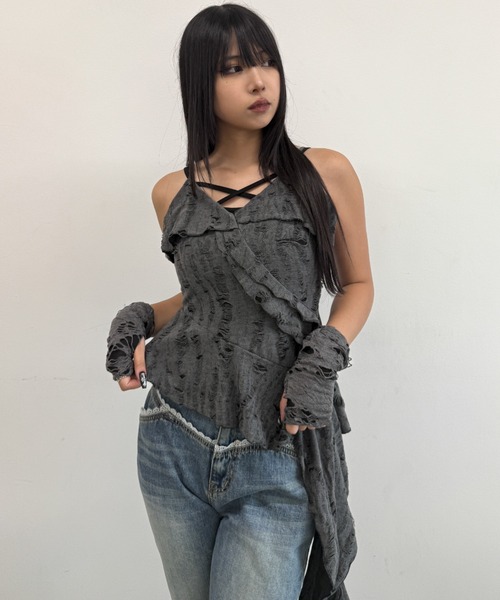 キャミソール A'GEM/9 × .kom 「.KOM/ドットケーオーエム」アームカバー付アシンメトリーフリルキャミソール A'GEM/9 × .kom 『.KOM/ドットケーオーエム』アームカバー付