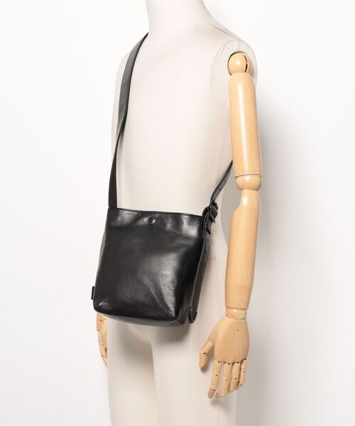 UNTRACK（アントラック）の「CITY PLUS /THE BUCKET TOTE ショルダーバッグ 60361（トートバッグ・メンズ・ブラック・FREE）」の2枚目の写真