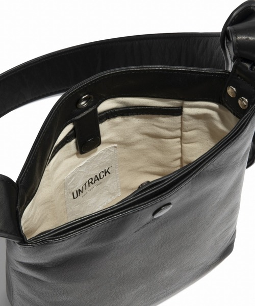 UNTRACK（アントラック）の「CITY PLUS /THE BUCKET TOTE ショルダーバッグ 60361（トートバッグ・メンズ・ブラック・FREE）」の9枚目の写真