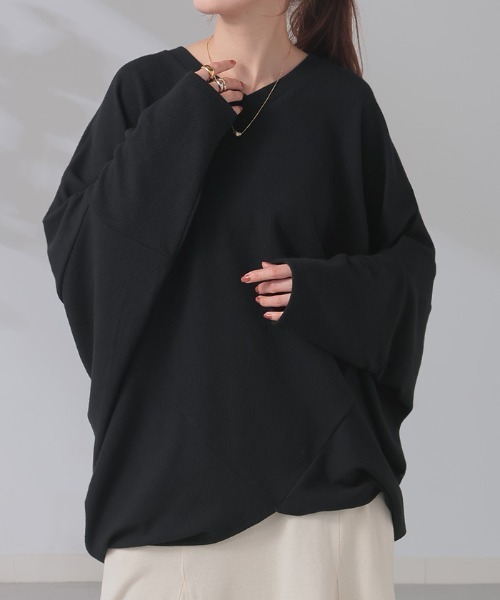 HUG.U（ハグユー）の「モテ。包まれドルマンニット 通年薄手ver.（ニット/セーター・レディース・グレイッシュブルー/セージグリーン/ブラック/ダークベージュ/ダークグレー/オレンジ/ホワイト・FREE）」の3枚目の写真