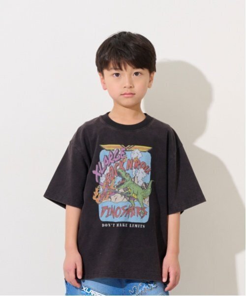 XLARGE KIDS(エクストララージキッズ)の「恐竜ロック半袖Tシャツ(Tシャツ/カットソー・キッズ・ブラック/ブルー・120cm/140cm/130cm/100cm/110cm)」の2枚目の写真