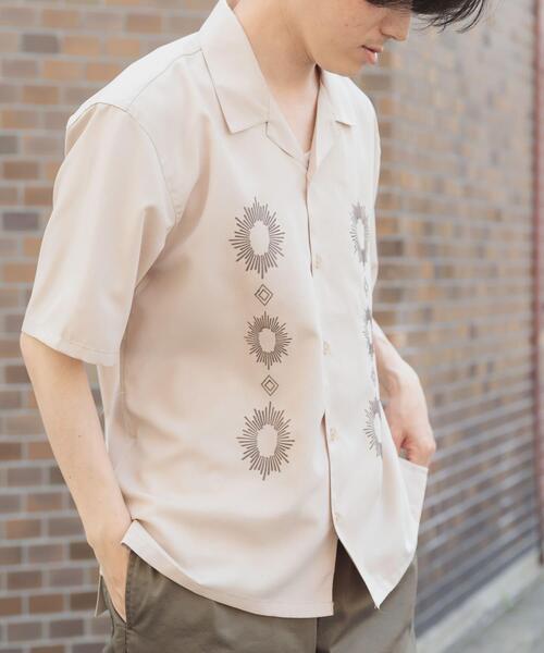 ITEMS URBANRESEARCH（アイテムズ アーバンリサーチ）の「モチーフ刺繍ドライタッチ 半袖シャツ（シャツ/ブラウス・メンズ・チャコールグレー/ベージュ/ブルー系その他・LARGE/MEDIUM）」の5枚目の写真