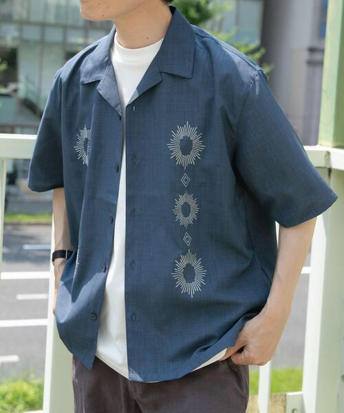 ITEMS URBANRESEARCH（アイテムズ アーバンリサーチ）の「モチーフ刺繍ドライタッチ 半袖シャツ（シャツ/ブラウス・メンズ・チャコールグレー/ベージュ/ブルー系その他・LARGE/MEDIUM）」の11枚目の写真