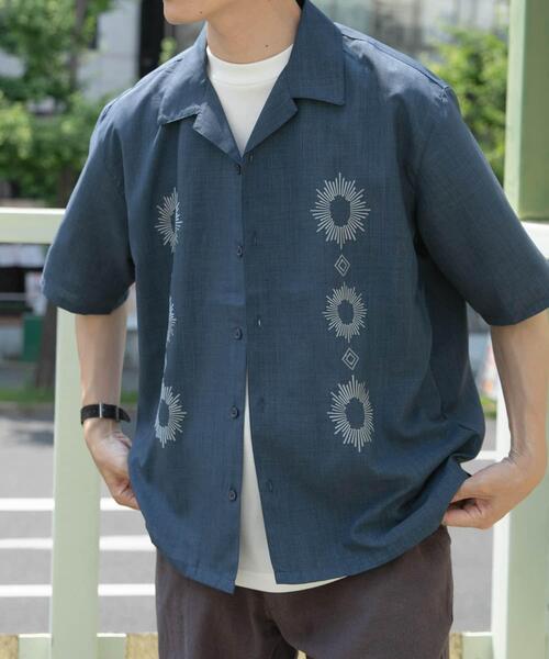 ITEMS URBANRESEARCH（アイテムズ アーバンリサーチ）の「モチーフ刺繍ドライタッチ 半袖シャツ（シャツ/ブラウス・メンズ・チャコールグレー/ベージュ/ブルー系その他・LARGE/MEDIUM）」の12枚目の写真