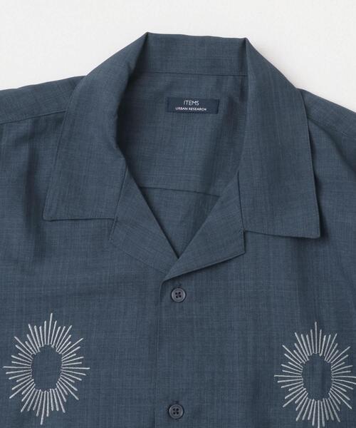 ITEMS URBANRESEARCH（アイテムズ アーバンリサーチ）の「モチーフ刺繍ドライタッチ 半袖シャツ（シャツ/ブラウス・メンズ・チャコールグレー/ベージュ/ブルー系その他・LARGE/MEDIUM）」の21枚目の写真