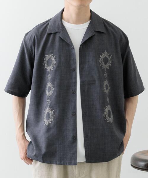 ITEMS URBANRESEARCH（アイテムズ アーバンリサーチ）の「モチーフ刺繍ドライタッチ 半袖シャツ（シャツ/ブラウス・メンズ・チャコールグレー/ベージュ/ブルー系その他・LARGE/MEDIUM）」の22枚目の写真