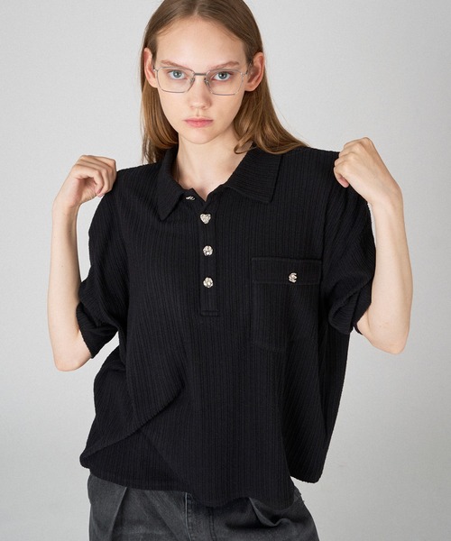 ONCILY(オンシェリー)の「SILVER BUTTON RIB-CUT POLO SHIRT / シルバーボタンリブカットポロシャツ(ポロシャツ・メンズ・ブルー/ブラック/アイボリー/ネイビー・LARGE/SMALL/MEDIUM)」の2枚目の写真