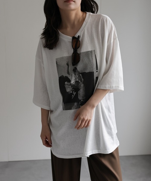 ap retro(アプレトロ)の「フォトプリント半袖BigTee(Tシャツ/カットソー・レディース・オートミール/ブラック/ホワイト/ネイビー・FREE)」の5枚目の写真
