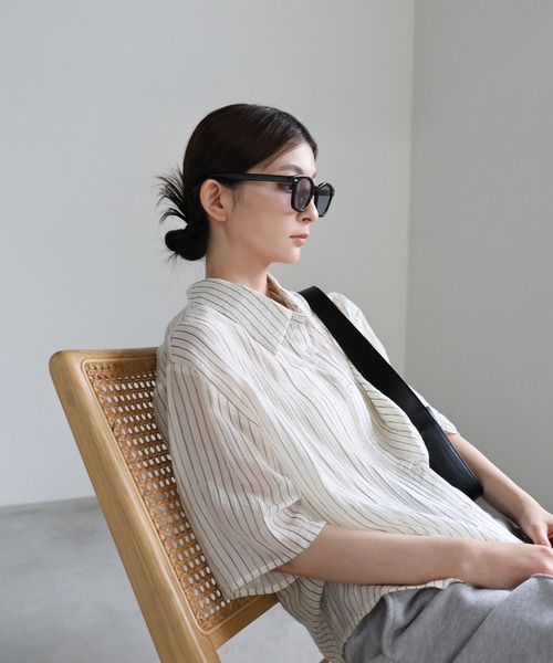 select MOCA(セレクトモカ)の「ウェリントン調光サングラス(サングラス・レディース・ブラウン/ブラック系その他/ブラック・FREE)」の5枚目の写真