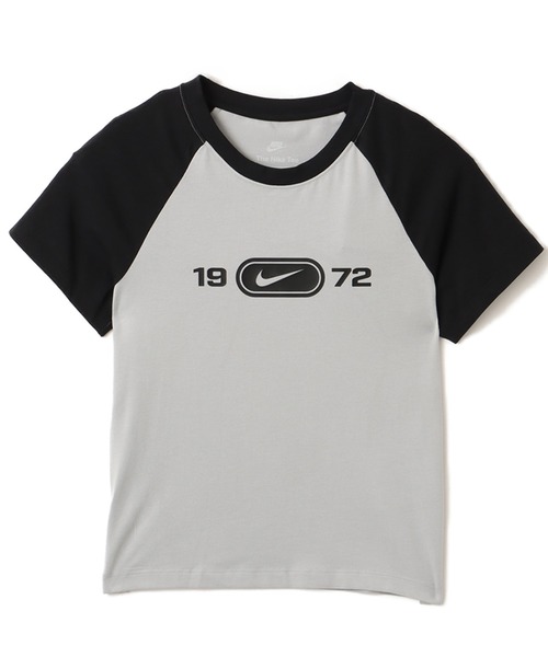 NIKE（ナイキ）の「NIKE AS W NSW NK CHLL KNT TEE RGLN / ナイキ ウィメンズ チル ニット ウィメンズ スリム グラフィック Tシャツ【SP】（Tシャツ/カットソー・レディース・アイボリー/グレー・L/M/S/XS）」の3枚目の写真