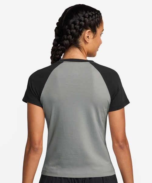 NIKE（ナイキ）の「NIKE AS W NSW NK CHLL KNT TEE RGLN / ナイキ ウィメンズ チル ニット ウィメンズ スリム グラフィック Tシャツ【SP】（Tシャツ/カットソー・レディース・アイボリー/グレー・L/M/S/XS）」の9枚目の写真