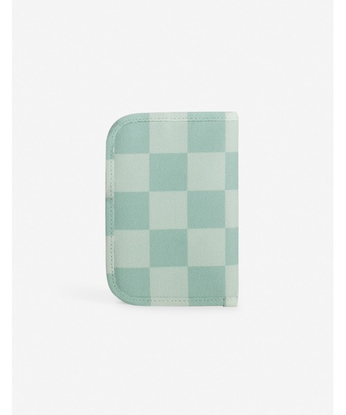 Maison Kitsune（メゾンキツネ）の「CAFE KITSUNE CHECKERBOARD PASSEPORT HOLDER（パスポートケース・メンズ・グリーン・U）」の2枚目の写真
