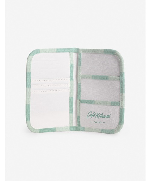 Maison Kitsune（メゾンキツネ）の「CAFE KITSUNE CHECKERBOARD PASSEPORT HOLDER（パスポートケース・メンズ・グリーン・U）」の4枚目の写真