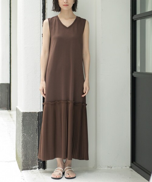 セール】プリーツ切替ノースリーブワンピース【洗濯機洗い可