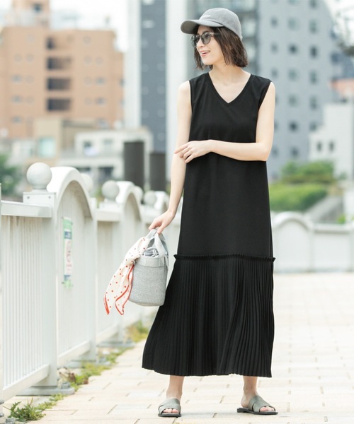 OPAQUE.CLIP（オペークドットクリップ）の「プリーツ切替ノースリーブワンピース【洗濯機洗い可】（ワンピース・レディース・ダークブラウン/ナチュラル/ブラック・00）」の2枚目の写真