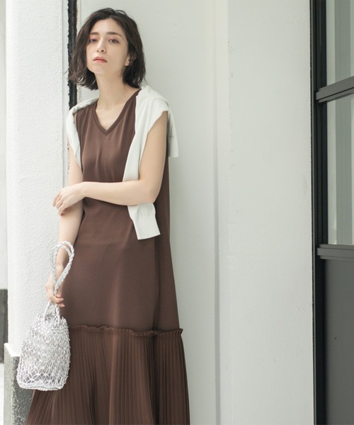 OPAQUE.CLIP（オペークドットクリップ）の「プリーツ切替ノースリーブワンピース【洗濯機洗い可】（ワンピース・レディース・ダークブラウン/ナチュラル/ブラック・00）」の5枚目の写真