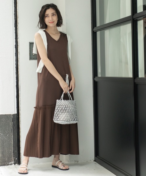 OPAQUE.CLIP（オペークドットクリップ）の「プリーツ切替ノースリーブワンピース【洗濯機洗い可】（ワンピース・レディース・ダークブラウン/ナチュラル/ブラック・00）」の7枚目の写真