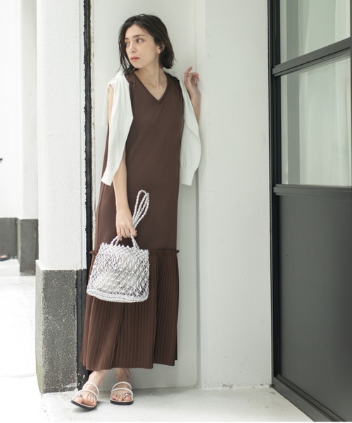 セール】プリーツ切替ノースリーブワンピース【洗濯機洗い可