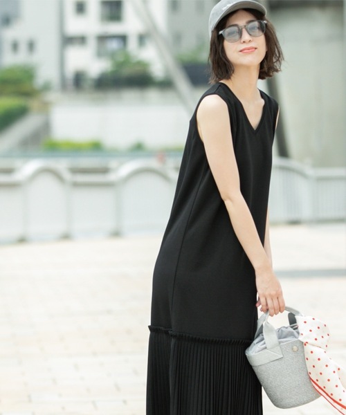 OPAQUE.CLIP（オペークドットクリップ）の「プリーツ切替ノースリーブワンピース【洗濯機洗い可】（ワンピース・レディース・ダークブラウン/ナチュラル/ブラック・00）」の13枚目の写真