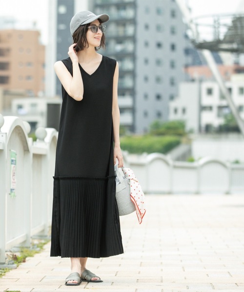 OPAQUE.CLIP（オペークドットクリップ）の「プリーツ切替ノースリーブワンピース【洗濯機洗い可】（ワンピース・レディース・ダークブラウン/ナチュラル/ブラック・00）」の17枚目の写真