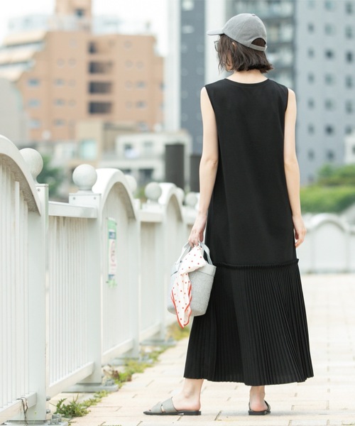 OPAQUE.CLIP（オペークドットクリップ）の「プリーツ切替ノースリーブワンピース【洗濯機洗い可】（ワンピース・レディース・ダークブラウン/ナチュラル/ブラック・00）」の19枚目の写真