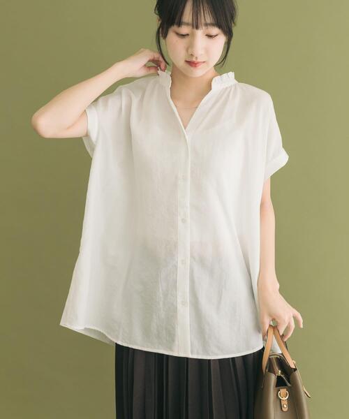 ITEMS URBANRESEARCH（アイテムズ アーバンリサーチ）の「フリルスキッパーブラウス（シャツ/ブラウス・レディース・ブラック/ホワイト/ライトベージュ・FREE）」の2枚目の写真