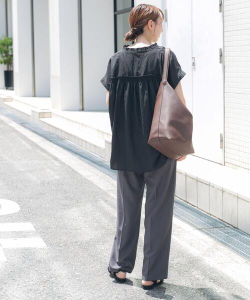 ITEMS URBANRESEARCH（アイテムズ アーバンリサーチ）の「フリルスキッパーブラウス（シャツ/ブラウス・レディース・ブラック/ホワイト/ライトベージュ・FREE）」の5枚目の写真