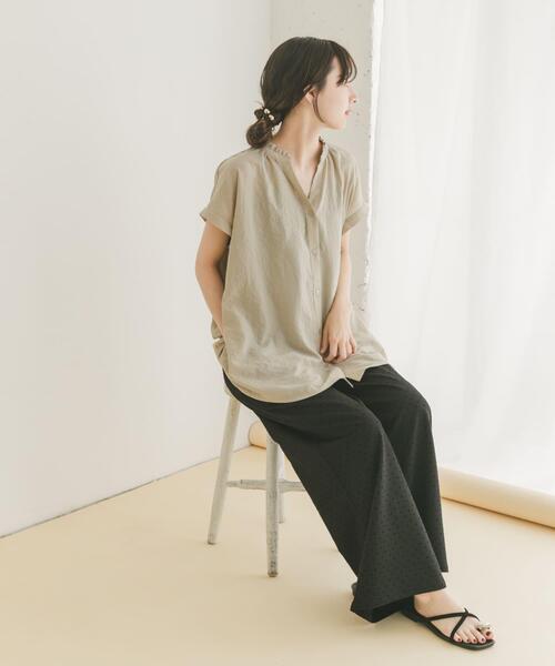 ITEMS URBANRESEARCH（アイテムズ アーバンリサーチ）の「フリルスキッパーブラウス（シャツ/ブラウス・レディース・ブラック/ホワイト/ライトベージュ・FREE）」の12枚目の写真