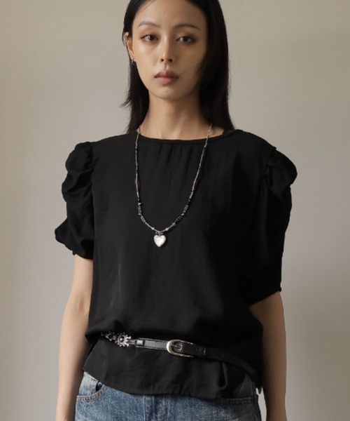 LAFFMO（ラフモ）の「ギャザーパフスリーブブラウス（シャツ/ブラウス・レディース・ベージュ/ブラック・XL/L/M）」の2枚目の写真