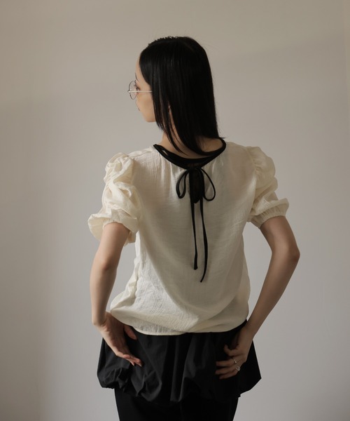 LAFFMO(ラフモ)の「ギャザーパフスリーブブラウス(シャツ/ブラウス・レディース・ベージュ/ブラック・XL/L/M)」の15枚目の写真