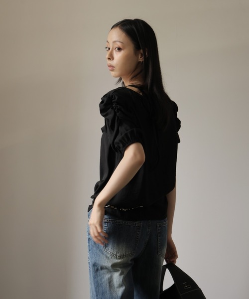 LAFFMO(ラフモ)の「ギャザーパフスリーブブラウス(シャツ/ブラウス・レディース・ベージュ/ブラック・XL/L/M)」の22枚目の写真