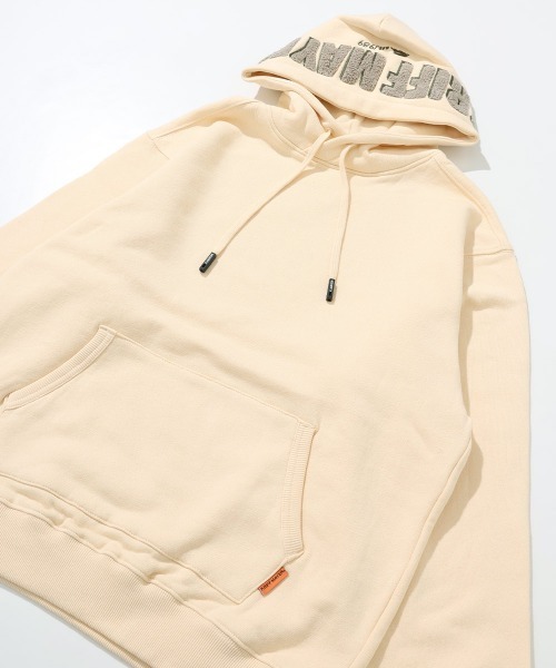 KRIFF MAYER(クリフメイヤー)の「サガラ刺繍裏起毛パーカー(フードロゴ)(スウェット・メンズ・パープル/チャコール/カラフル/グリーン/レッド/ブラウン/グレー/ナチュラル・MEDIUM/X-LARGE/LARGE)」の4枚目の写真