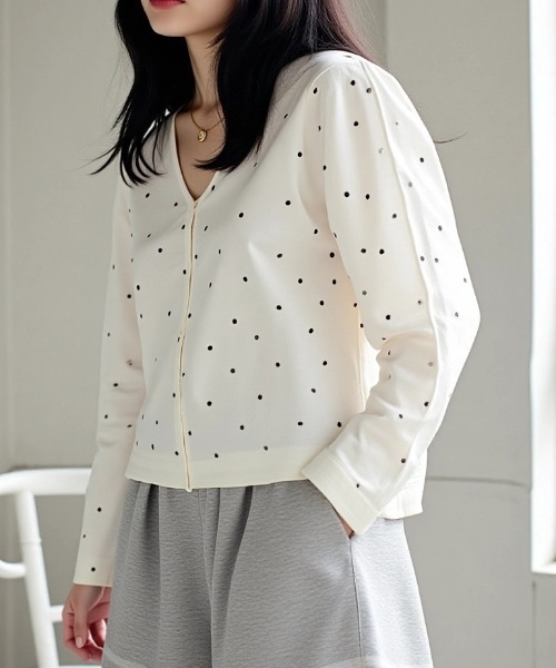 .KOM（ドットコム）の「A'GEM/9 × .kom 『.KOMZ/ドットケーオーエムゼット』 /ハート透かし編みシアートップス（カーディガン/ボレロ・レディース・ブラック/オフホワイト・FREE）」の21枚目の写真
