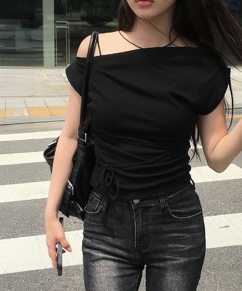 anyonemore(エニワンモア)の「アンバランスネックオフショルダードレープリボンTシャツ(Tシャツ/カットソー・レディース・ブラック/アイボリー/グレー・FREE)」の10枚目の写真