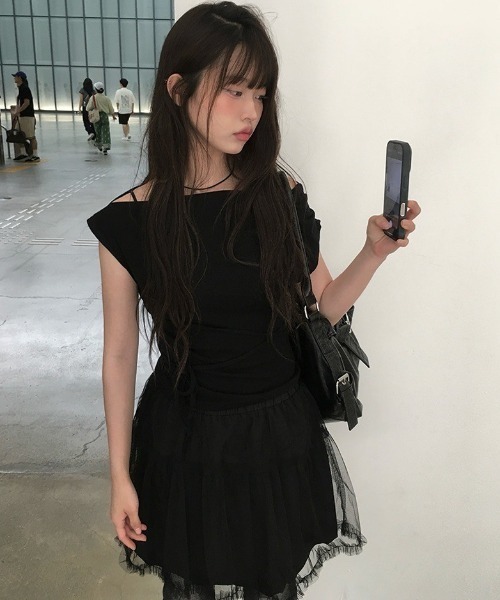 anyonemore(エニワンモア)の「アンバランスネックオフショルダードレープリボンTシャツ(Tシャツ/カットソー・レディース・ブラック/アイボリー/グレー・FREE)」の14枚目の写真