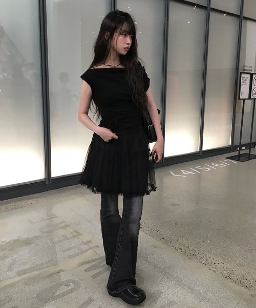 anyonemore(エニワンモア)の「アンバランスネックオフショルダードレープリボンTシャツ(Tシャツ/カットソー・レディース・ブラック/アイボリー/グレー・FREE)」の17枚目の写真