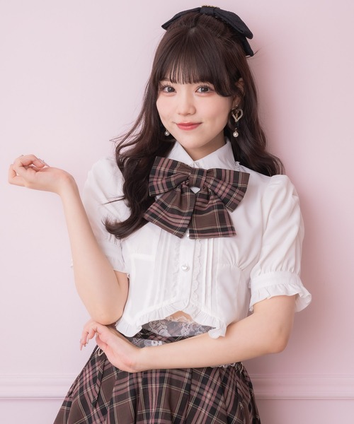 ROJITA（ロジータ）の「【セットアップ対応】シャーリングショルダーフリルヘムブラウス（シャツ/ブラウス・レディース・ブルー/ブラウン/ピンク・FREE）」の4枚目の写真