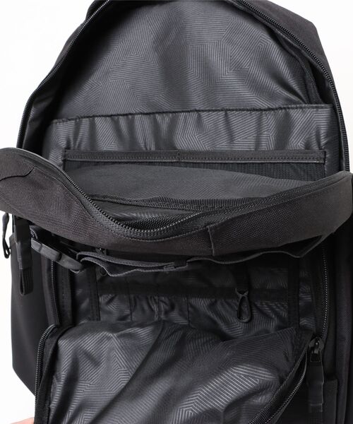 VOLCOM（ボルコム）の「【VOLCOM/ボルコム】 EVERSTONE SKATE BACKPACK /スケートストラップ付きバックパック・リュックサック（バックパック/リュック・メンズ・ブラック/ブラック×ホワイト/ブルー系その他・FREE）」の6枚目の写真