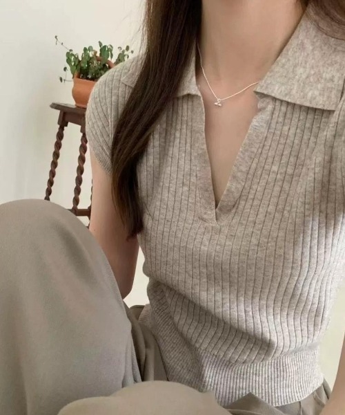 maison de LATIR(メゾンドラティール)の「リラクシーな夏服リブ半袖ポロサマーニット(Tシャツ/カットソー・レディース・ベージュ/ホワイト/ワイン/ブラック・FREE)」の3枚目の写真
