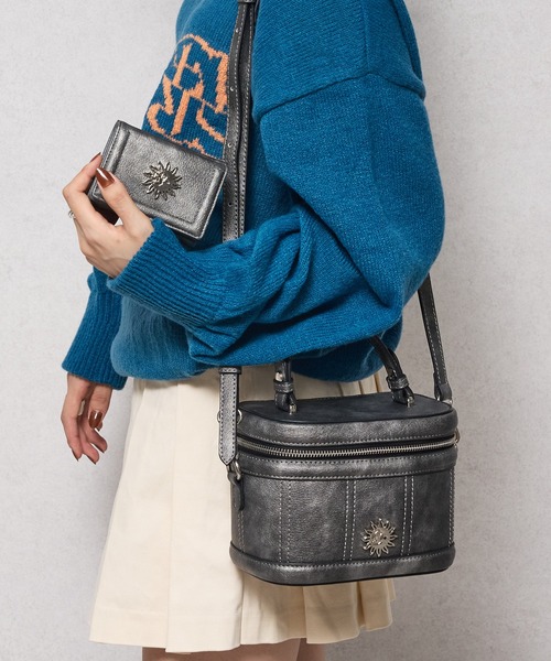 EVRIS（エヴリス）の「【EVRIS/エヴリス】SUNNY メタル　アンティーク　 バニティ　バッグ（ショルダーバッグ・レディース・グレイッシュベージュ/シルバー/ブラック・FREE）」の3枚目の写真