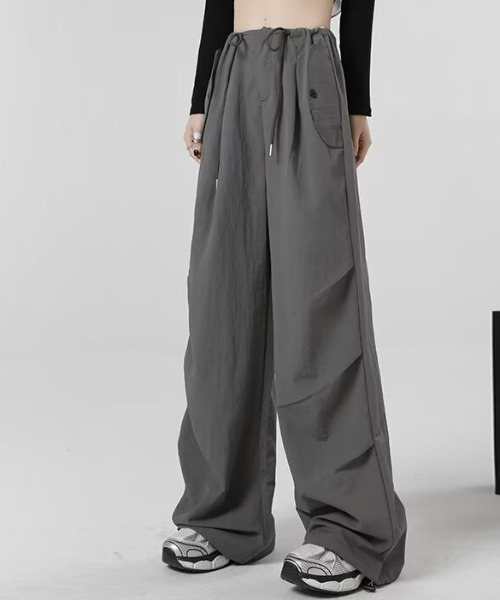 cammie（キャミー）の「裾タックデザインナイロンパンツ（その他パンツ・レディース・ダークグレー/グレー/ブラック・LARGE/MEDIUM）」の3枚目の写真
