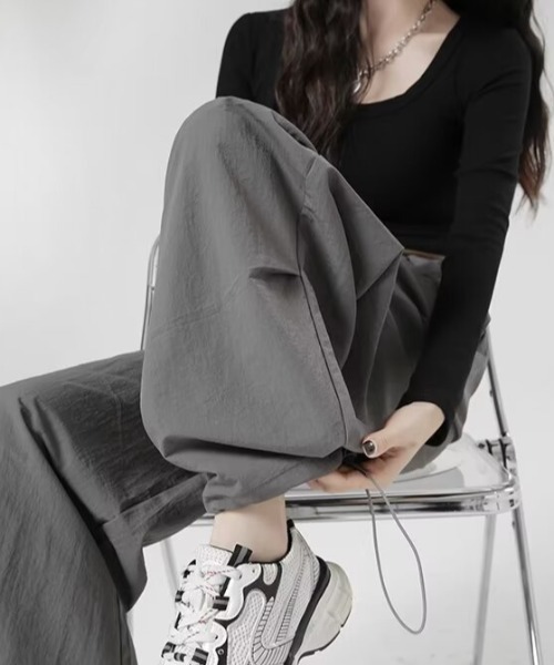 cammie（キャミー）の「裾タックデザインナイロンパンツ（その他パンツ・レディース・ダークグレー/グレー/ブラック・LARGE/MEDIUM）」の11枚目の写真