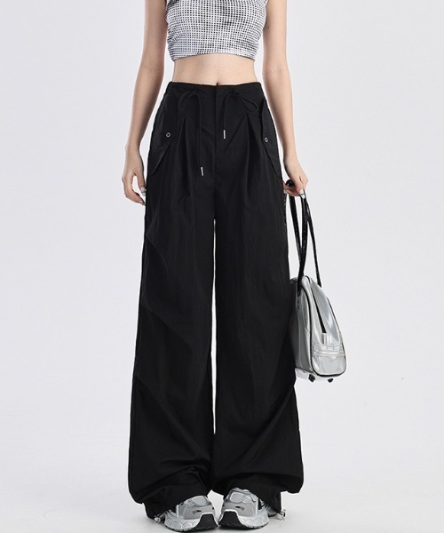 cammie（キャミー）の「裾タックデザインナイロンパンツ（その他パンツ・レディース・ダークグレー/グレー/ブラック・LARGE/MEDIUM）」の6枚目の写真