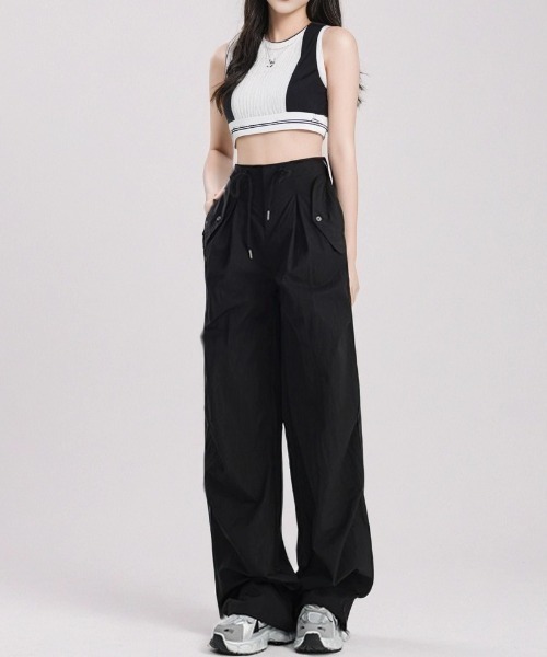cammie（キャミー）の「裾タックデザインナイロンパンツ（その他パンツ・レディース・ダークグレー/グレー/ブラック・LARGE/MEDIUM）」の4枚目の写真