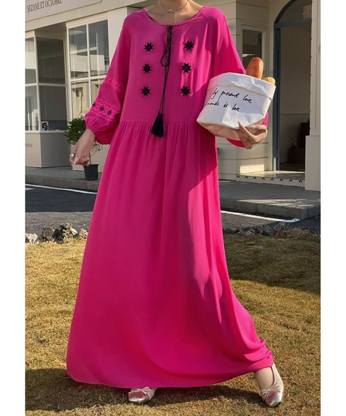 FAVORITO（ファヴォリート）の「刺繍長袖ワンピース（ワンピース・レディース・ブラック/アイボリー/レッド/ライトグリーン/オレンジ/モカ・F）」の5枚目の写真