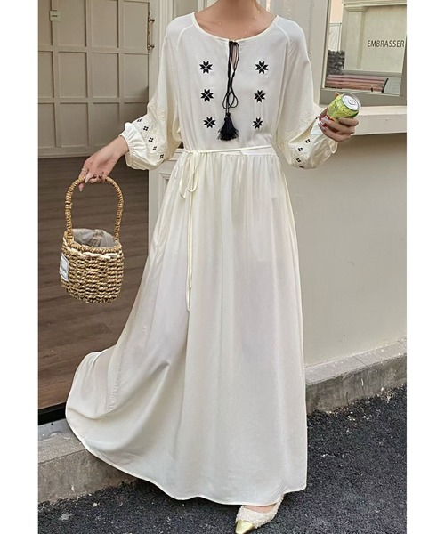 FAVORITO（ファヴォリート）の「刺繍長袖ワンピース（ワンピース・レディース・ブラック/アイボリー/レッド/ライトグリーン/オレンジ/モカ・F）」の7枚目の写真