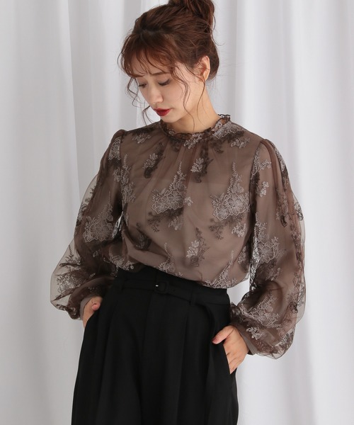 mysty woman（ミスティウーマン）の「フローラルブラウス 581501（シャツ/ブラウス・レディース・グレー/ブルー/モカ/アイボリー・FREE）」の3枚目の写真