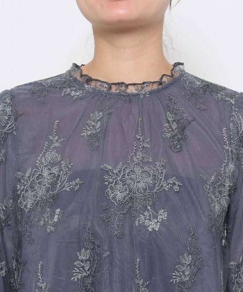 mysty woman（ミスティウーマン）の「フローラルブラウス 581501（シャツ/ブラウス・レディース・グレー/ブルー/モカ/アイボリー・FREE）」の13枚目の写真