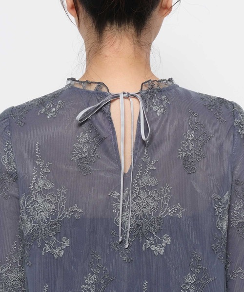 mysty woman（ミスティウーマン）の「フローラルブラウス 581501（シャツ/ブラウス・レディース・グレー/ブルー/モカ/アイボリー・FREE）」の16枚目の写真